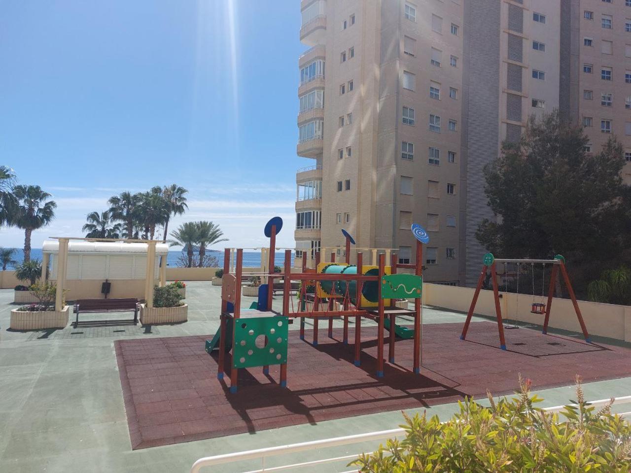 Piso en primera línea de playa en Urbanización el Olivar view 5