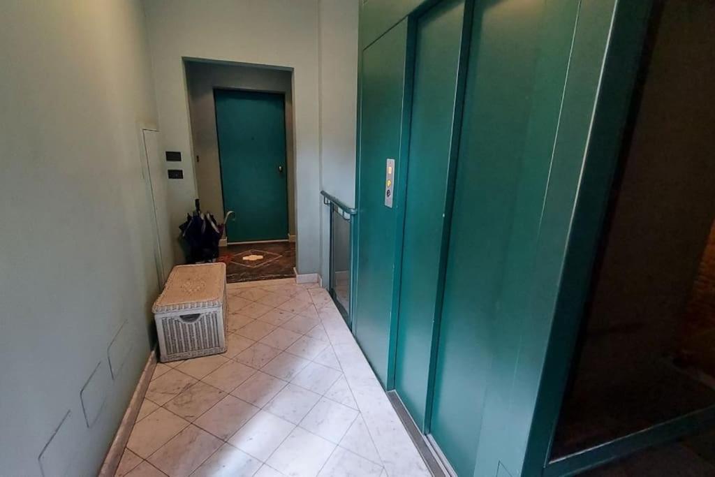 Apartment near Metro
