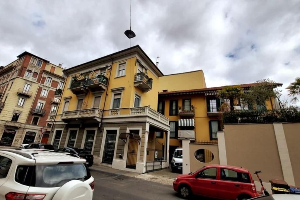 Apartment near Metro