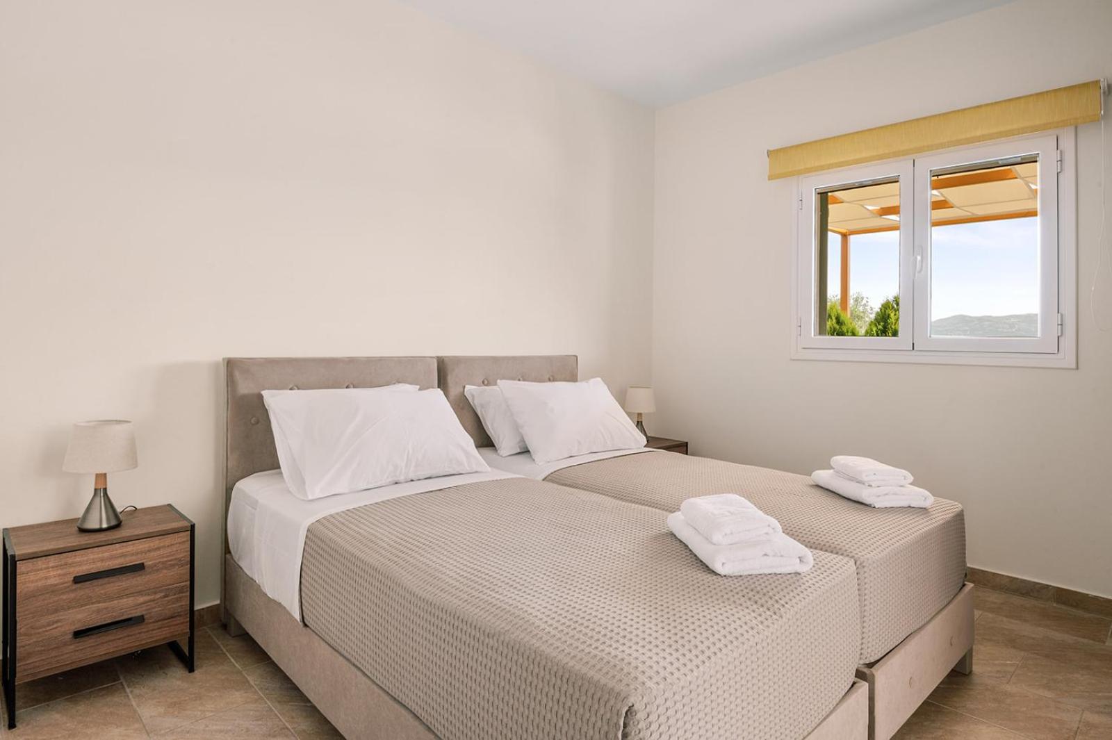 Vasilopoulos Residences - Villa Anthia with jaccuzzi & Villa Emelia with shared pool view 5