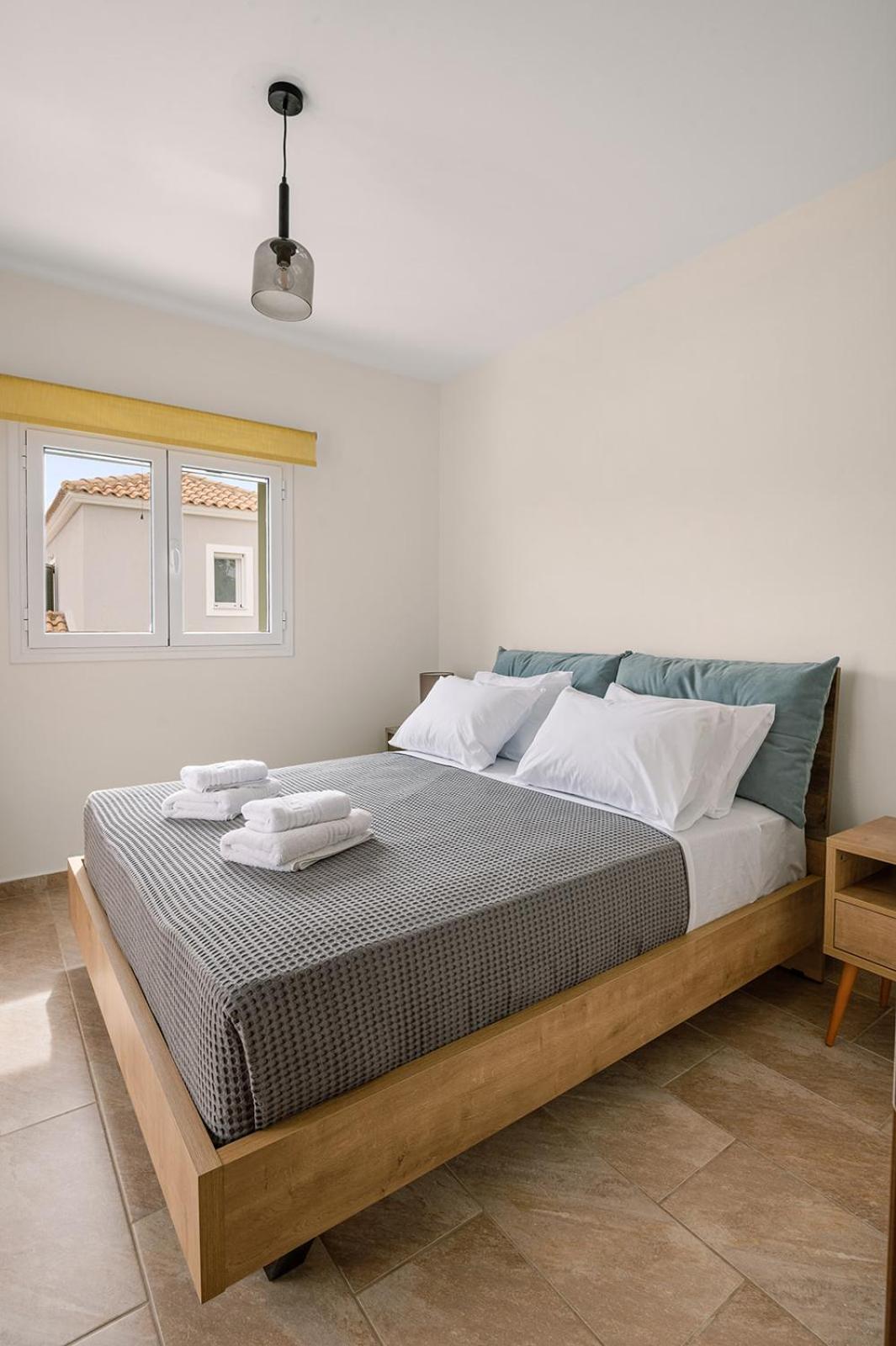 Vasilopoulos Residences - Villa Anthia with jaccuzzi & Villa Emelia with shared pool view 3
