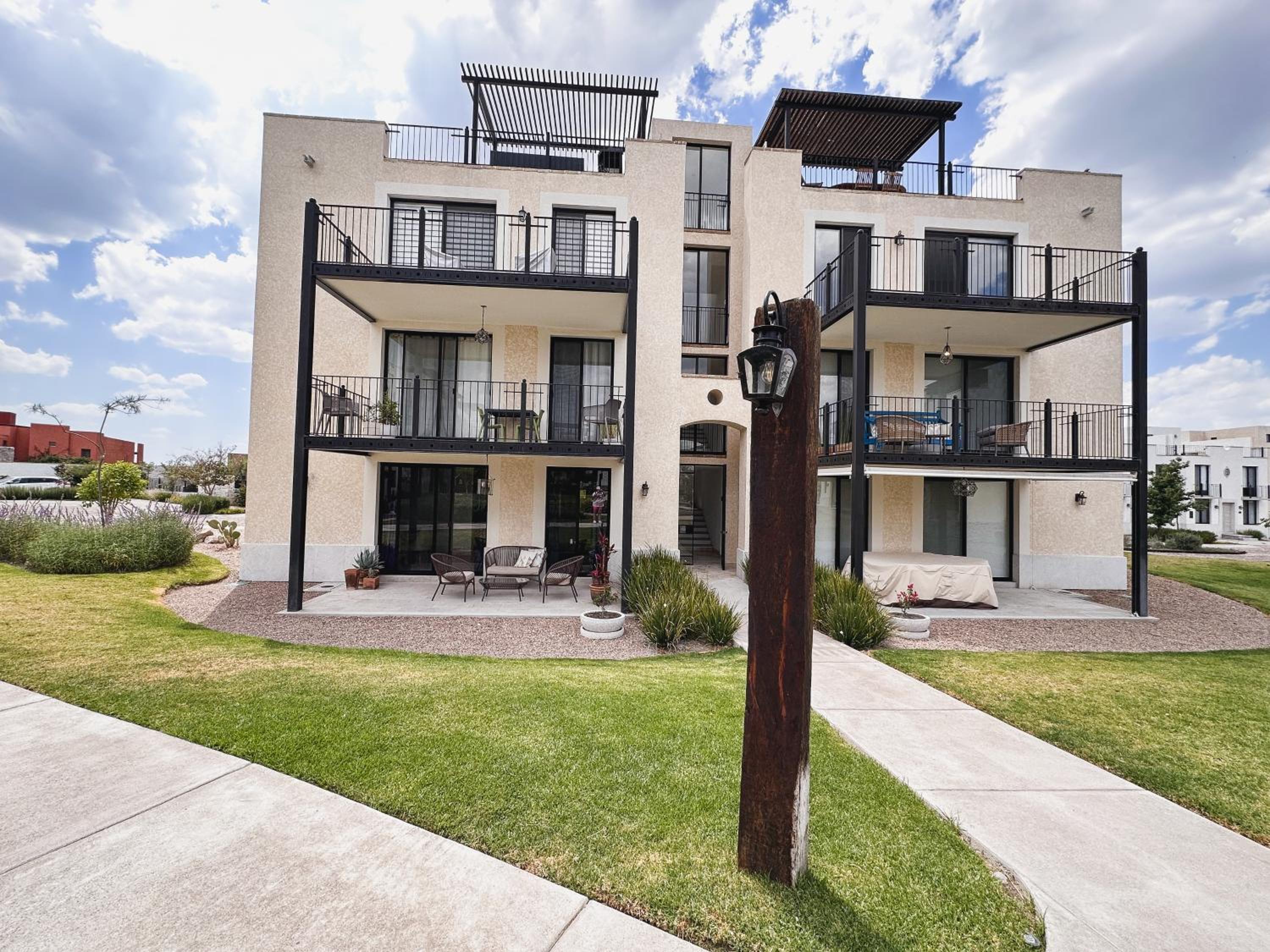 Hermoso depto con alberca en el condo La Luminaria Casonas y Villas view 3