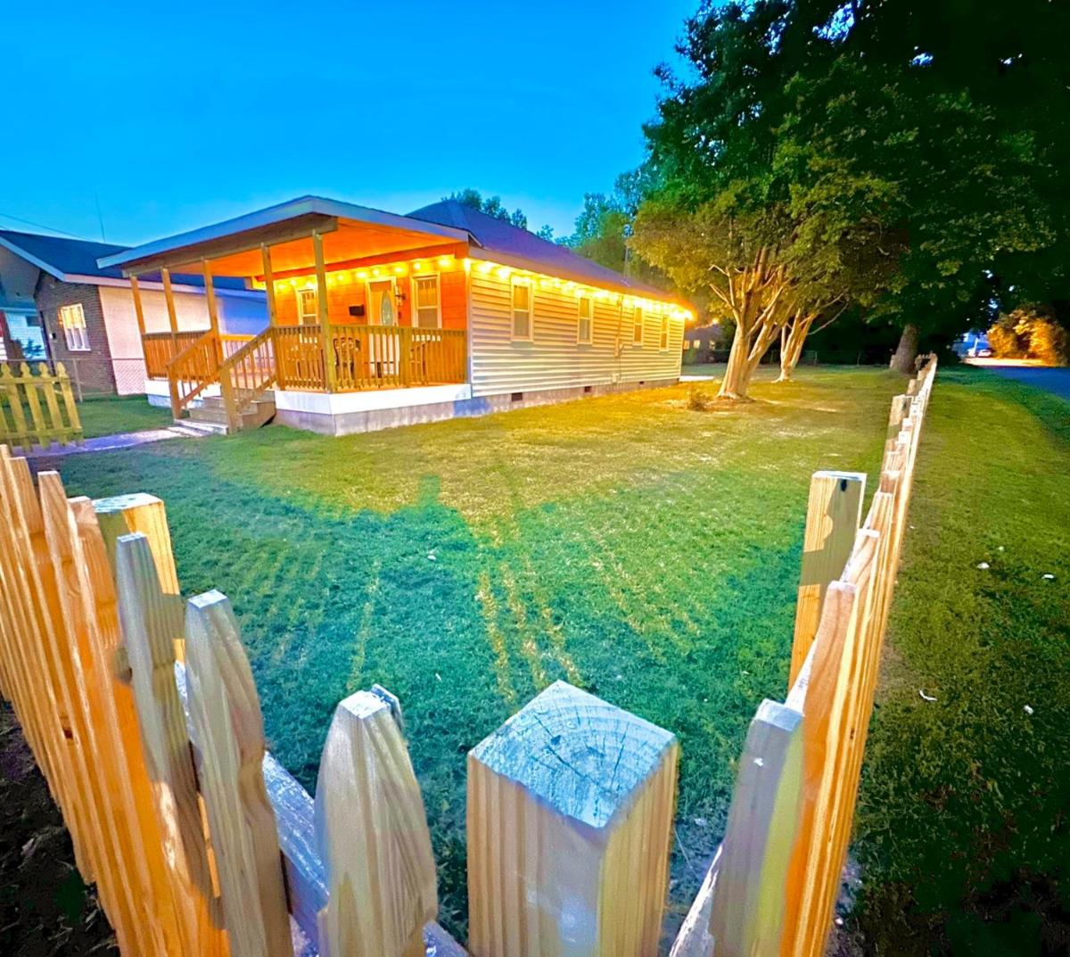 Cottage in Heart of Colonial Beach, 7 Mins Walk to the Beach view 2