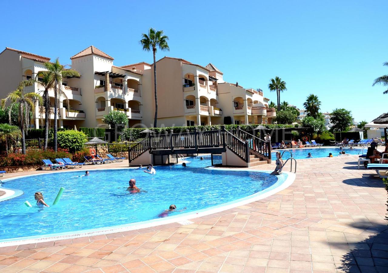 Marina IV Relax & Unwind with Sea Views, Pools & BBQ Beachfront in Mijas Costa & Fuengirola
