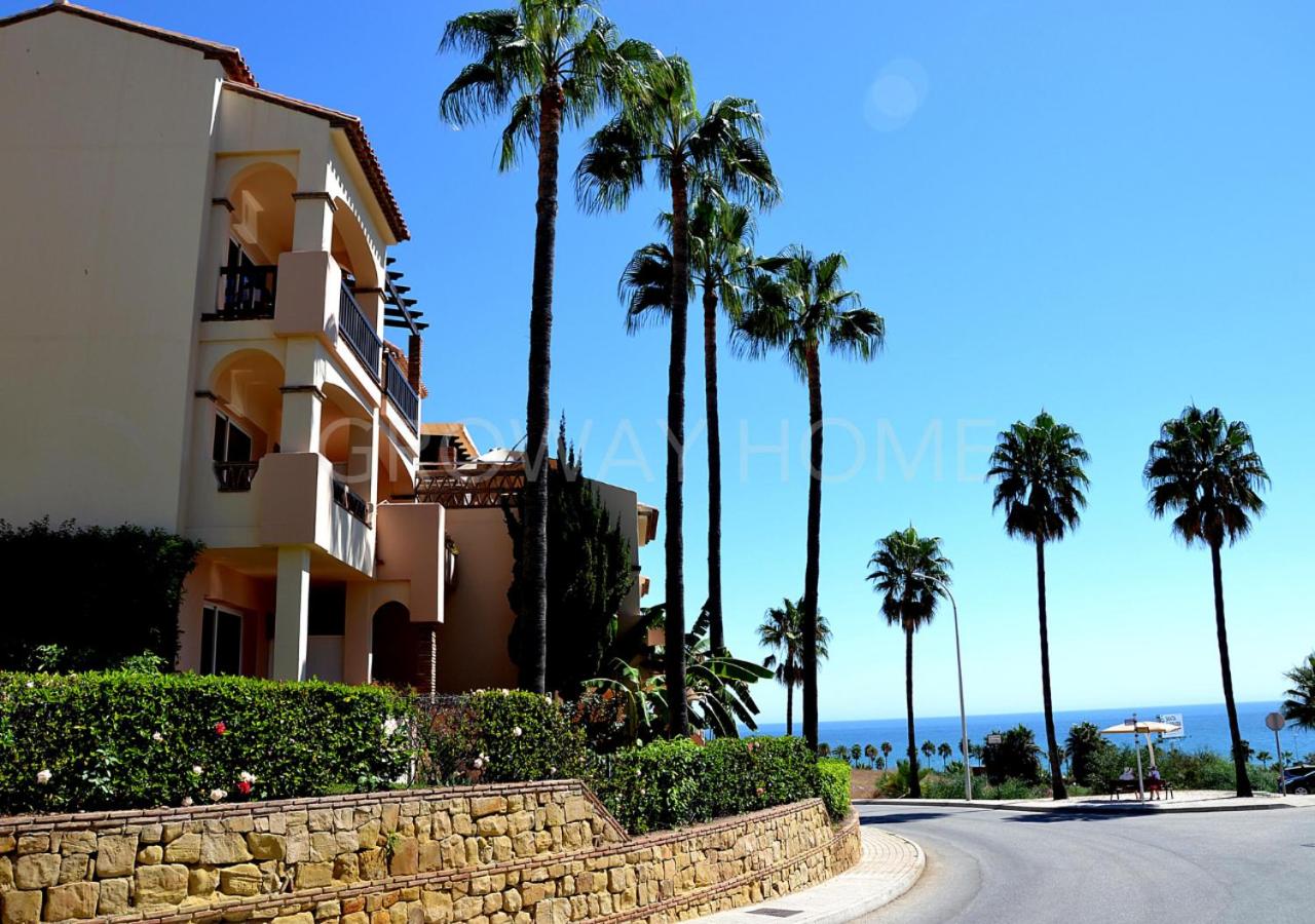Marina IV Relax & Unwind with Sea Views, Pools & BBQ Beachfront in Mijas Costa & Fuengirola