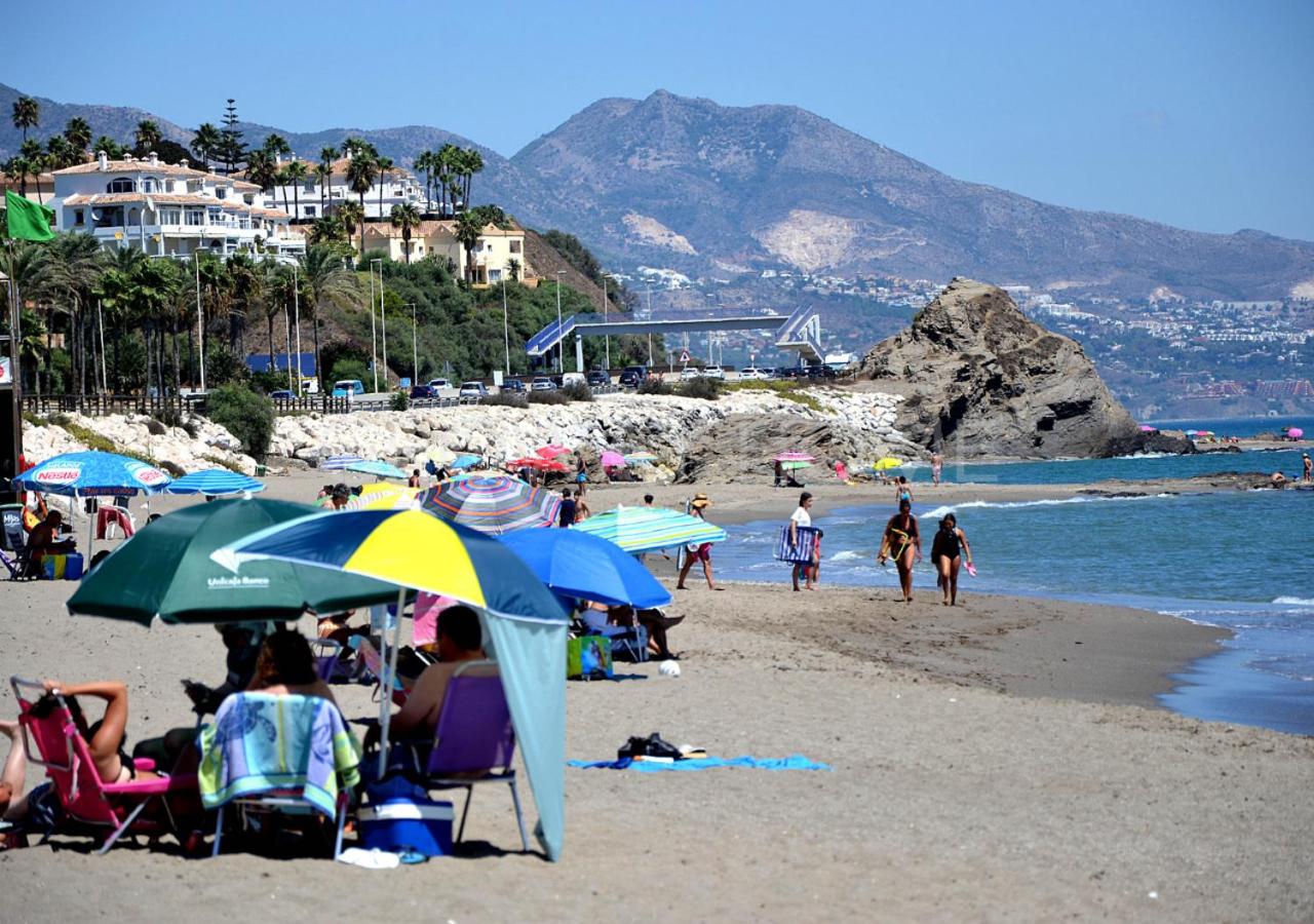 Marina IV Relax & Unwind with Sea Views, Pools & BBQ Beachfront in Mijas Costa & Fuengirola