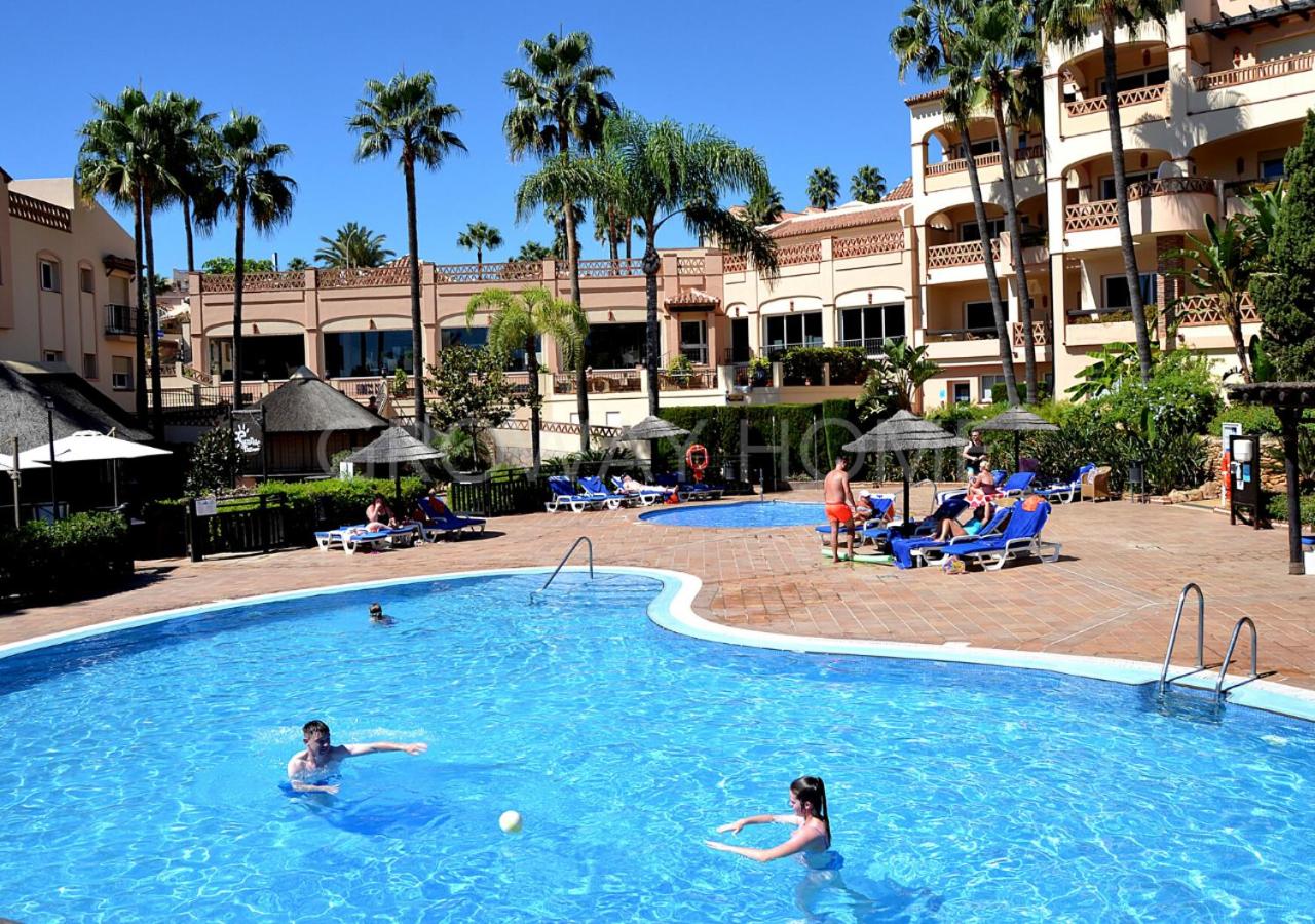 Marina IV Relax & Unwind with Sea Views, Pools & BBQ Beachfront in Mijas Costa & Fuengirola