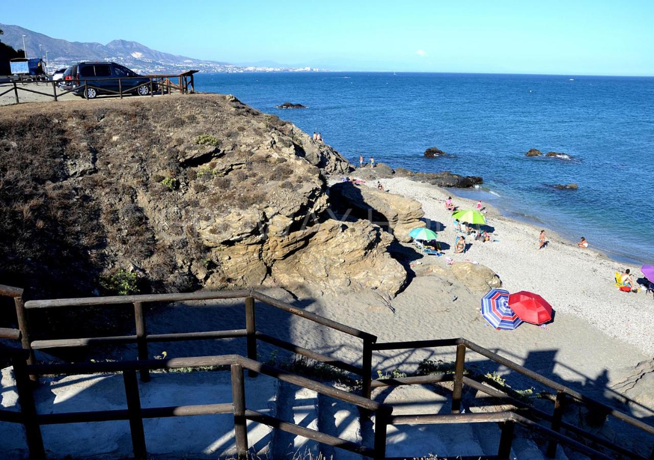 Marina IV Relax & Unwind with Sea Views, Pools & BBQ Beachfront in Mijas Costa & Fuengirola