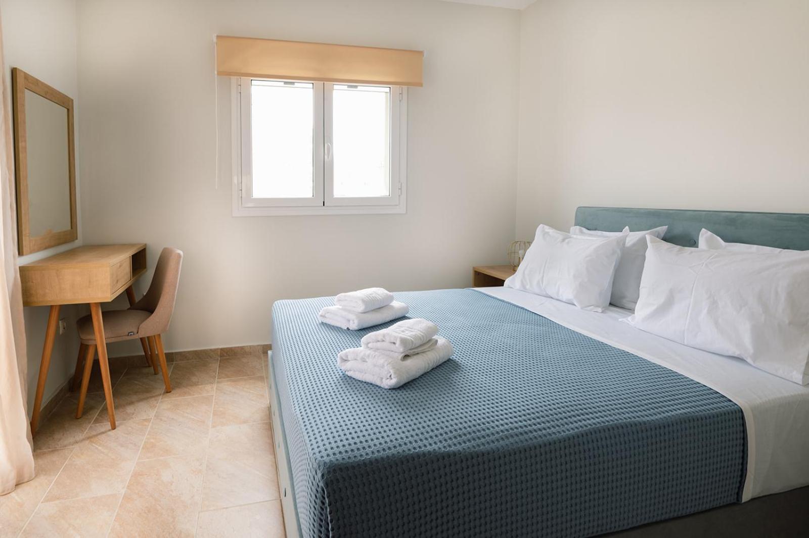 Vasilopoulos Residences - Villa Emelia with shared pool view 5