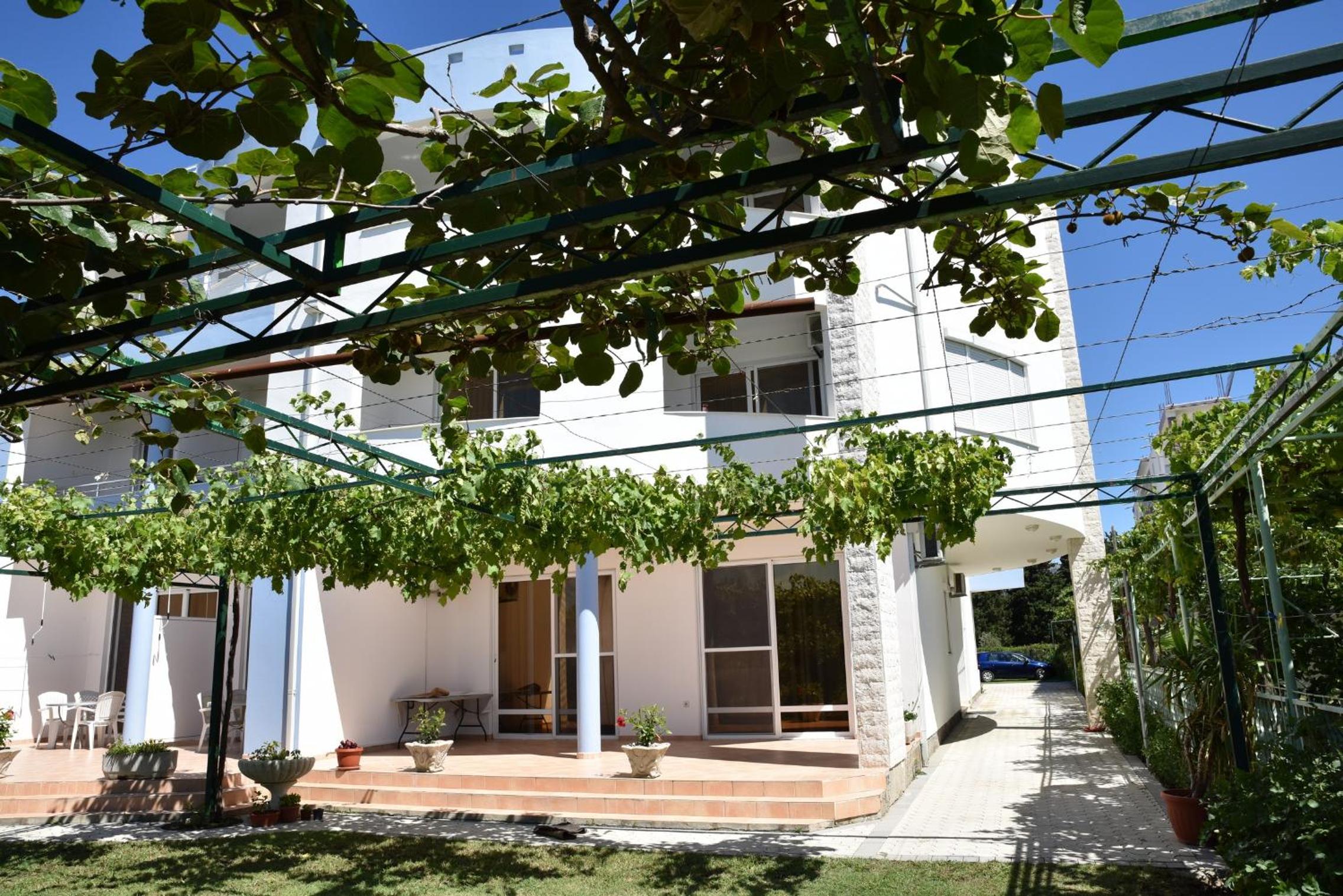Apartments Fati & Flori