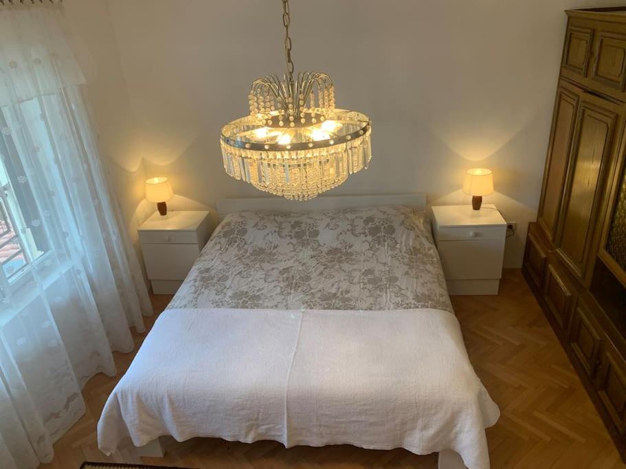 Spacious retro 3-bedroom home 130m2 in Zadar, Puntamika Borik beach area view 3