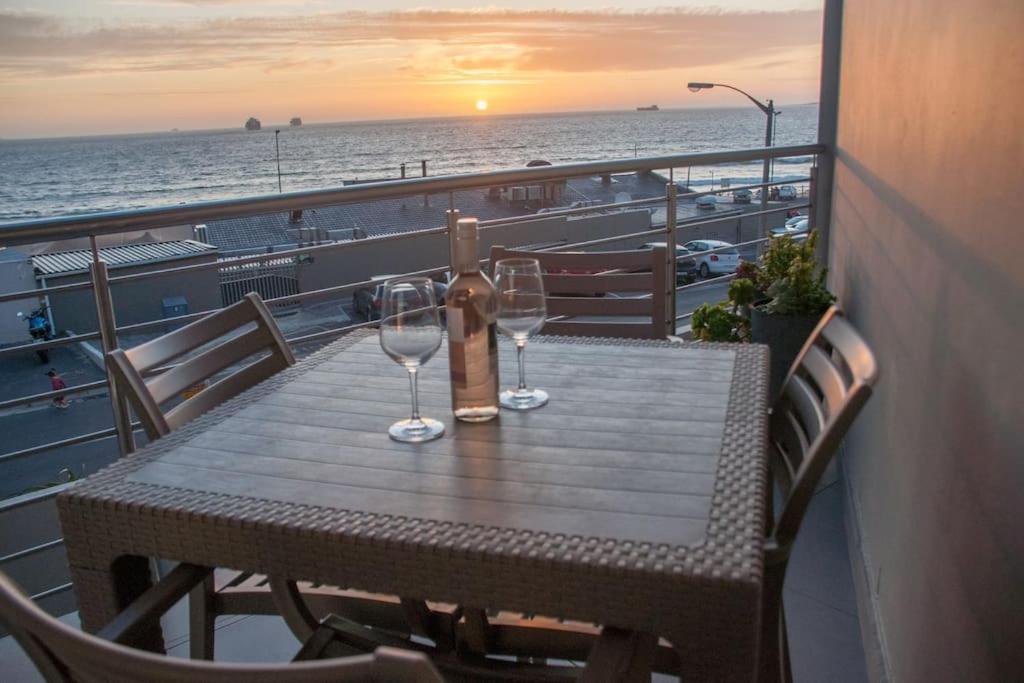 The Atlantic Blue Bloubergstrand Beachfront Apt view 2