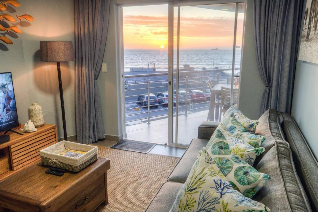 The Atlantic Blue Bloubergstrand Beachfront Apt view 3