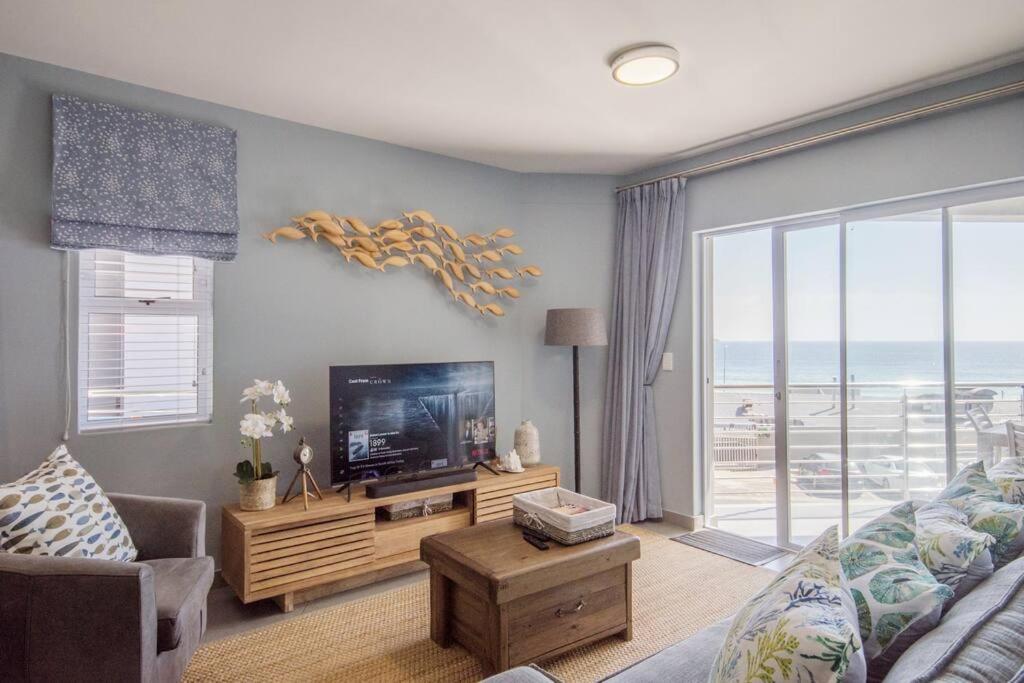 The Atlantic Blue Bloubergstrand Beachfront Apt view 4