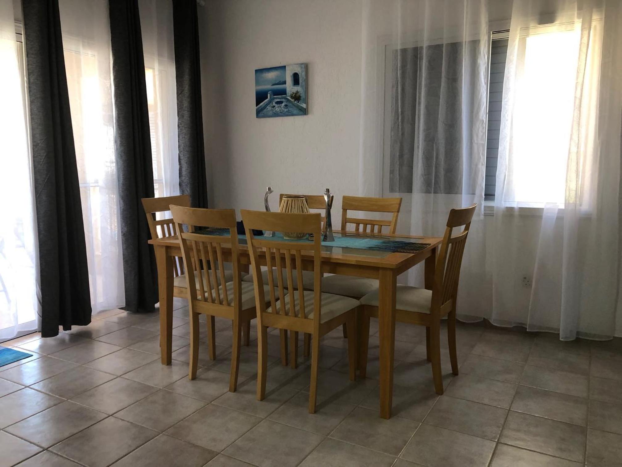 Kings Palace - stylish, modern 2 bed with sea views