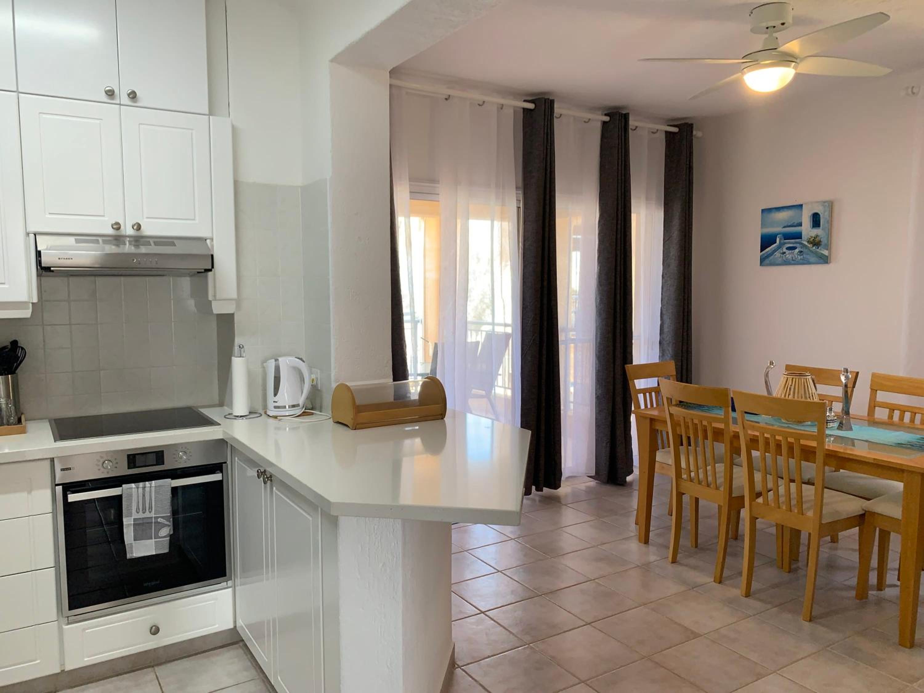 Kings Palace - stylish, modern 2 bed with sea views