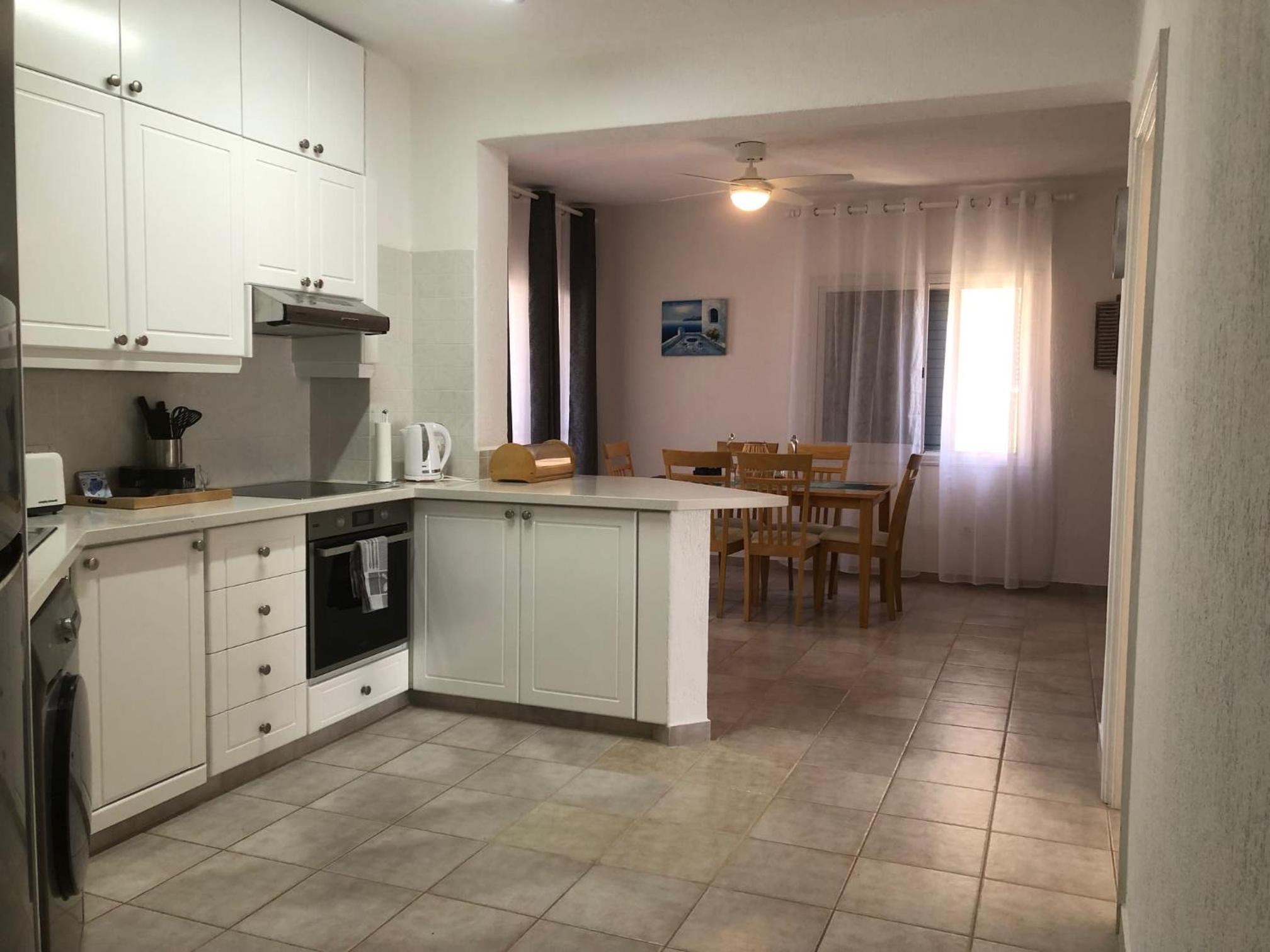 Kings Palace - stylish, modern 2 bed with sea views