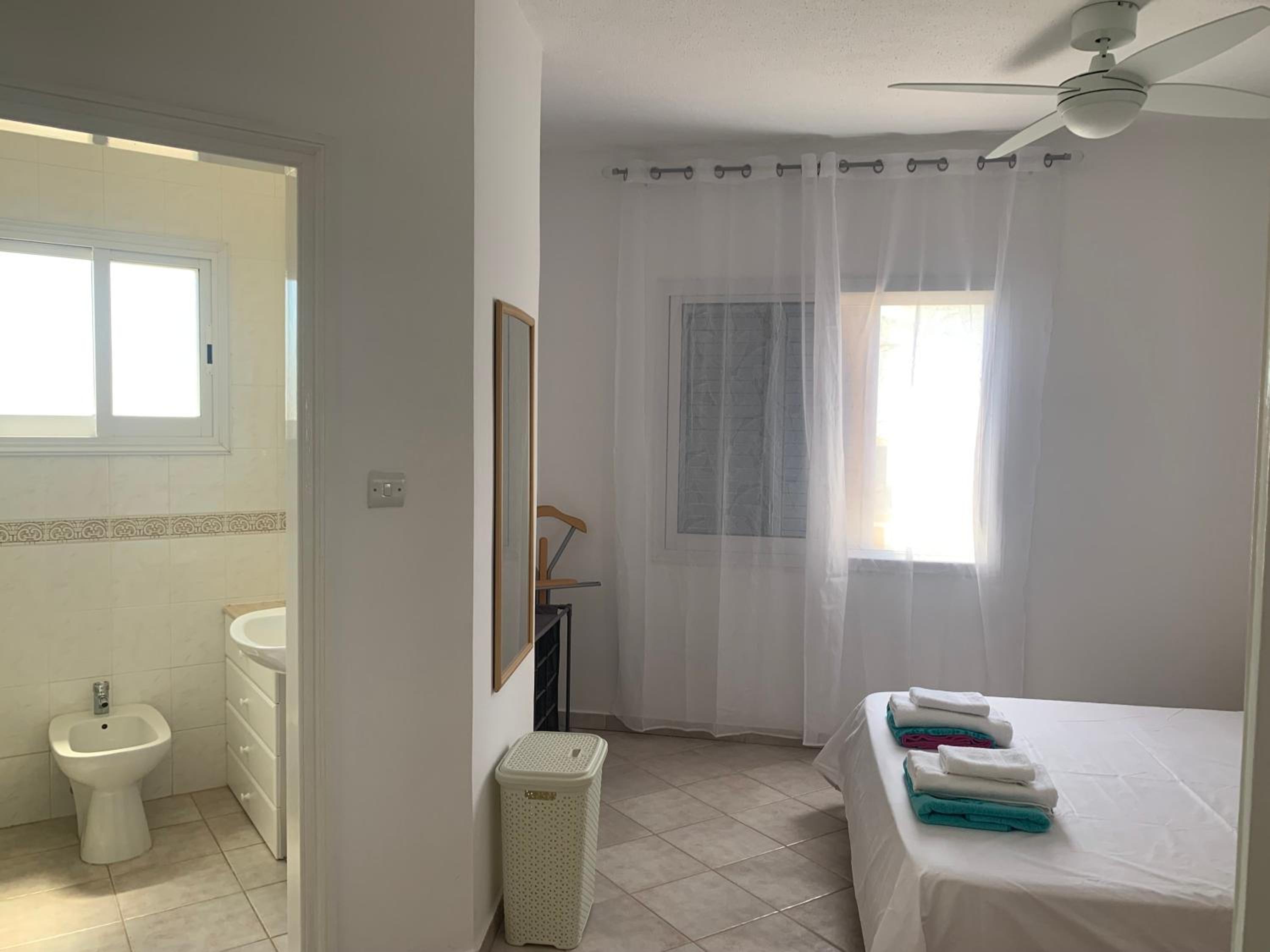 Kings Palace - stylish, modern 2 bed with sea views