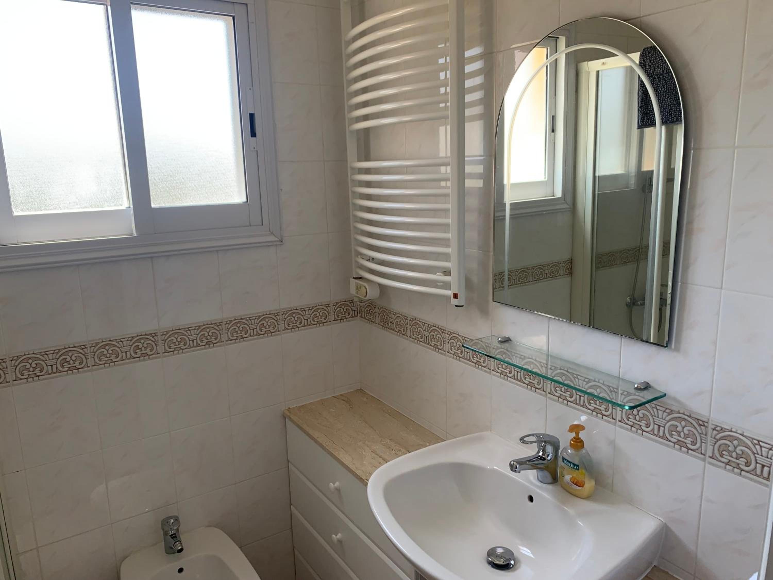 Kings Palace - stylish, modern 2 bed with sea views