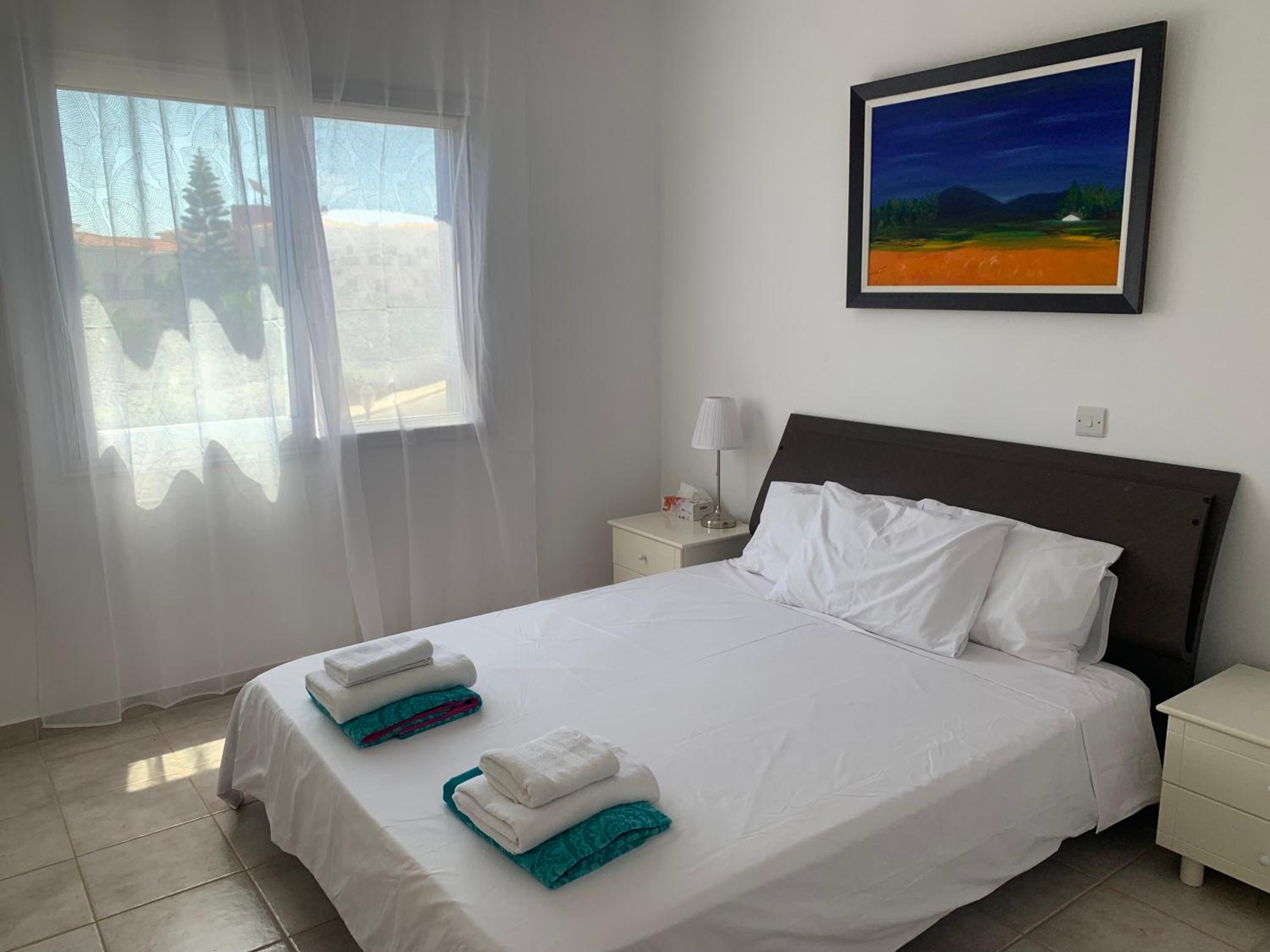 Kings Palace - stylish, modern 2 bed with sea views