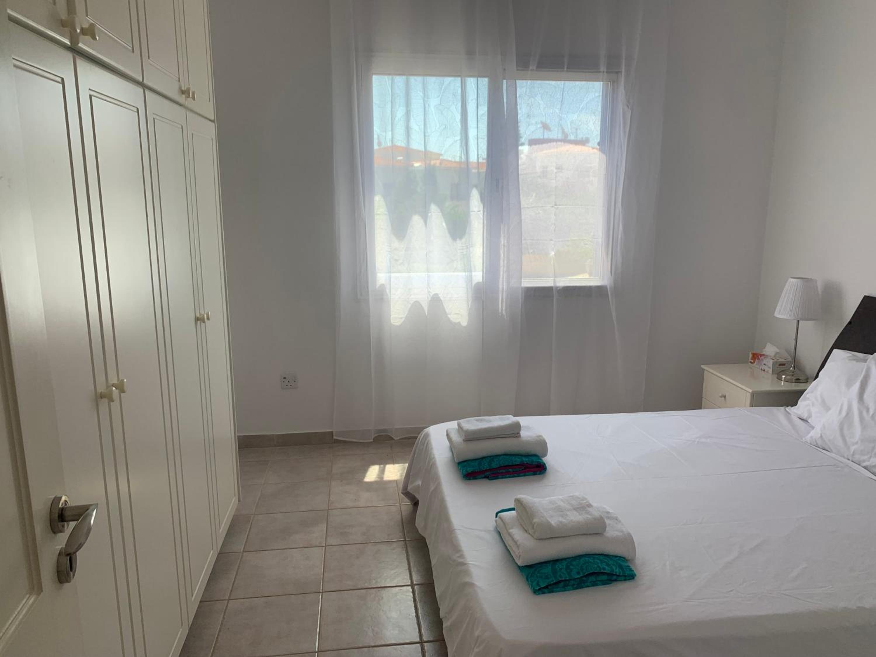 Kings Palace - stylish, modern 2 bed with sea views