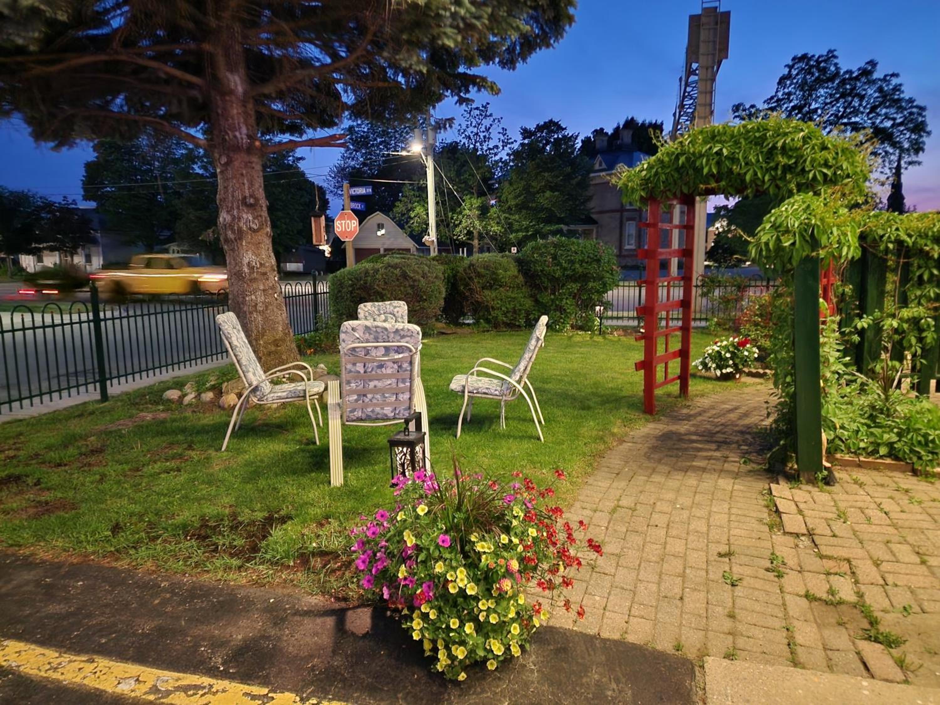 Maple Leaf Motel