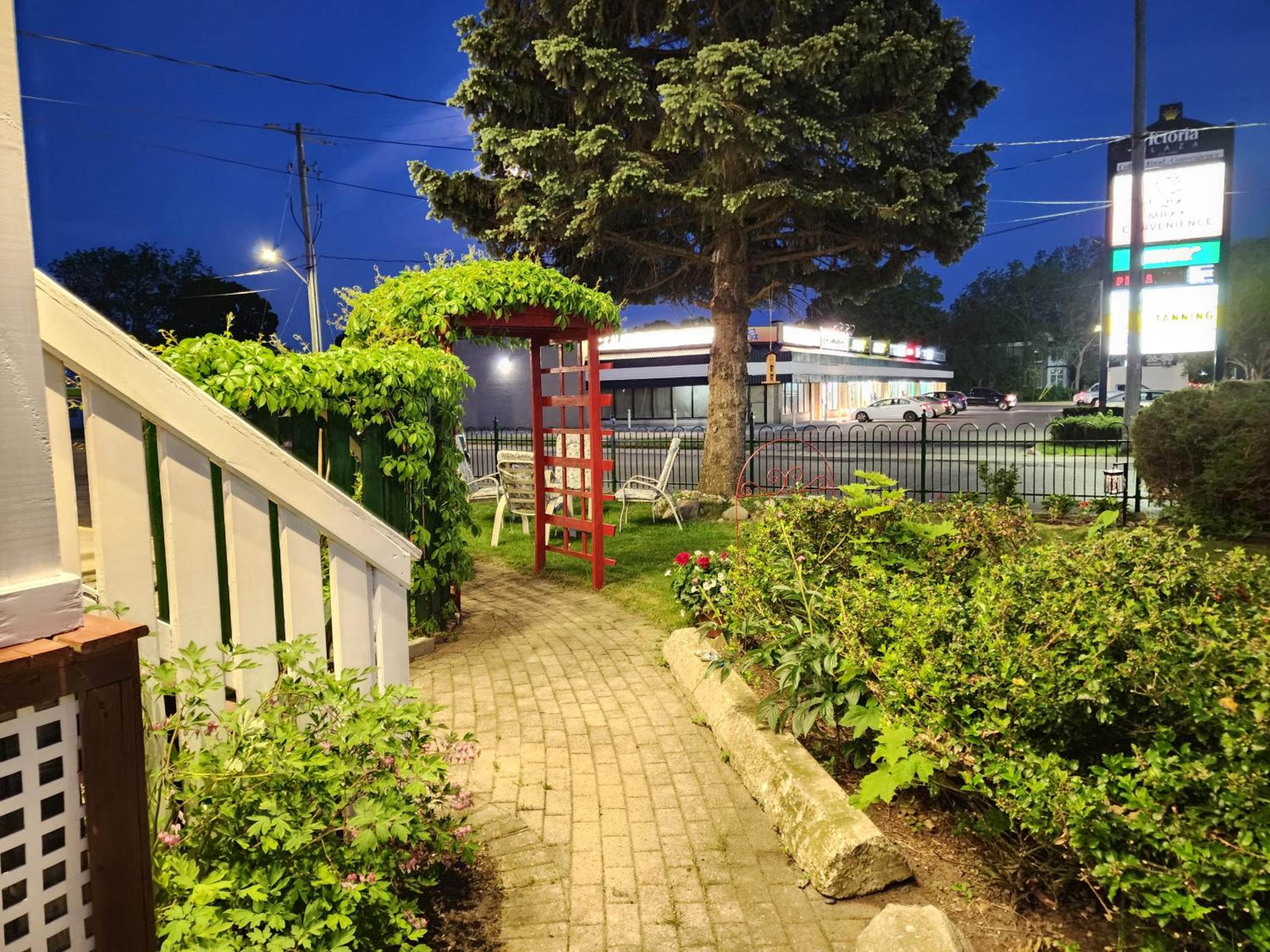 Maple Leaf Motel