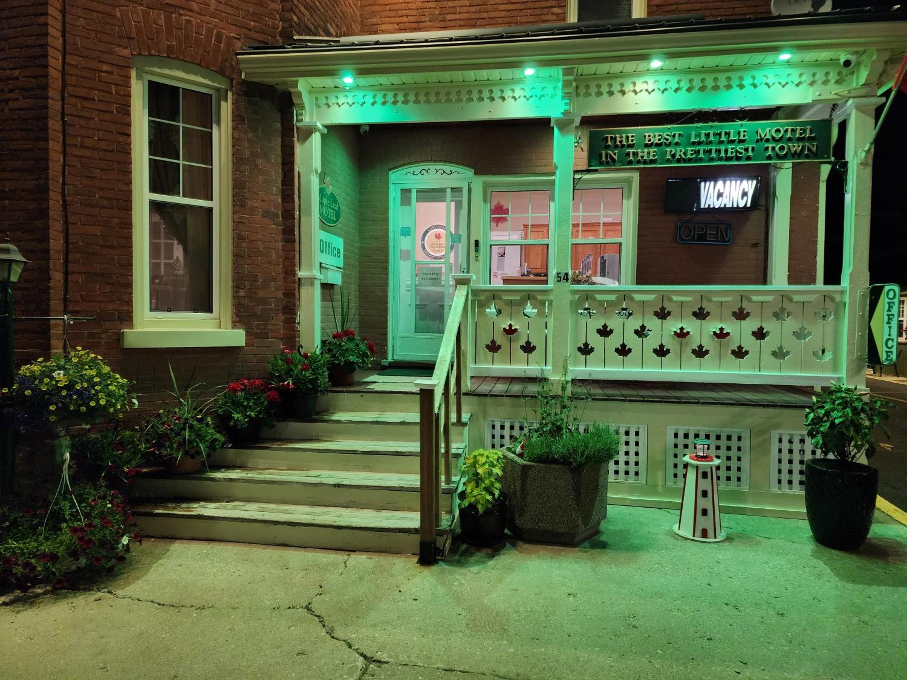 Maple Leaf Motel