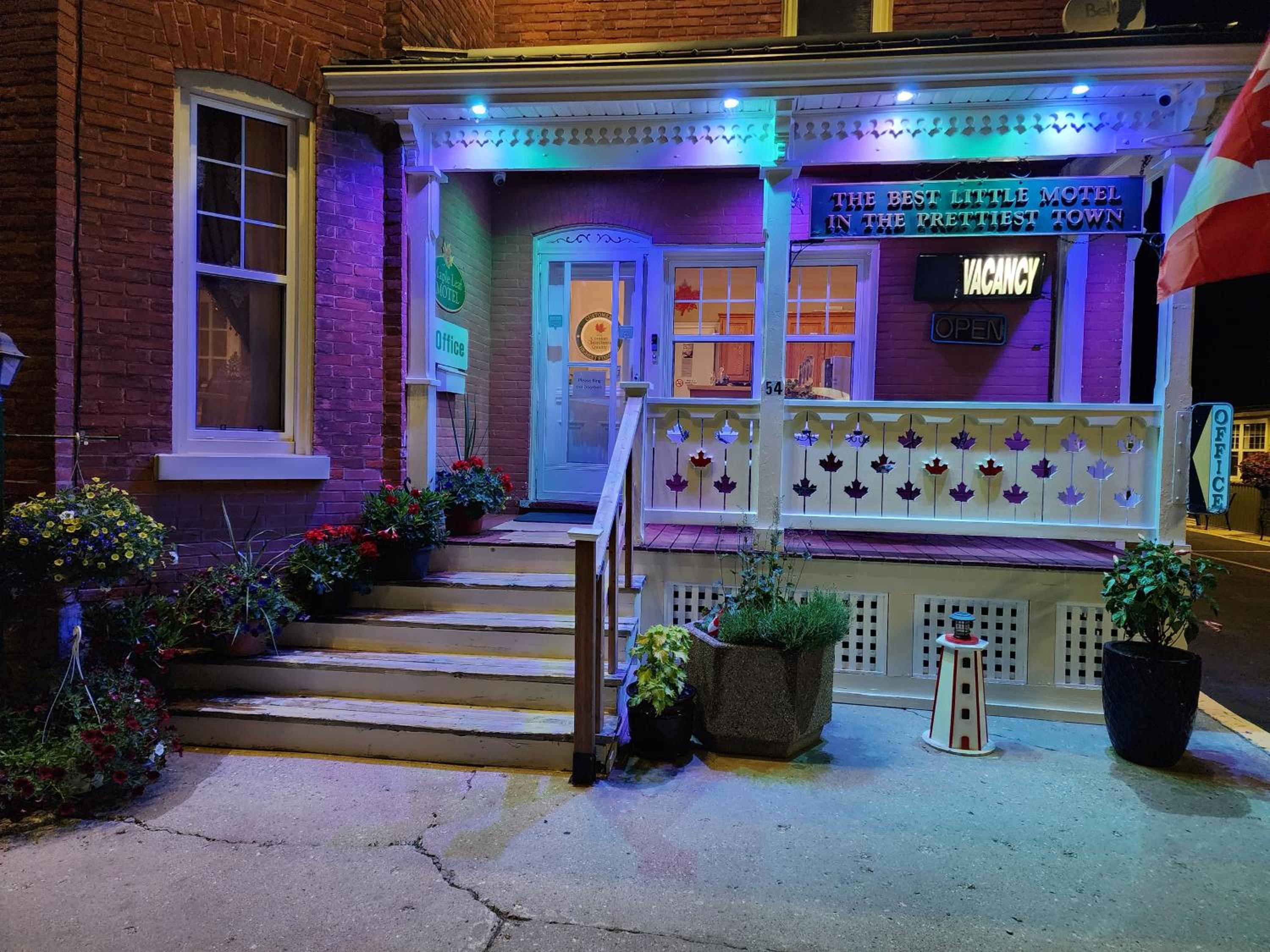 Maple Leaf Motel