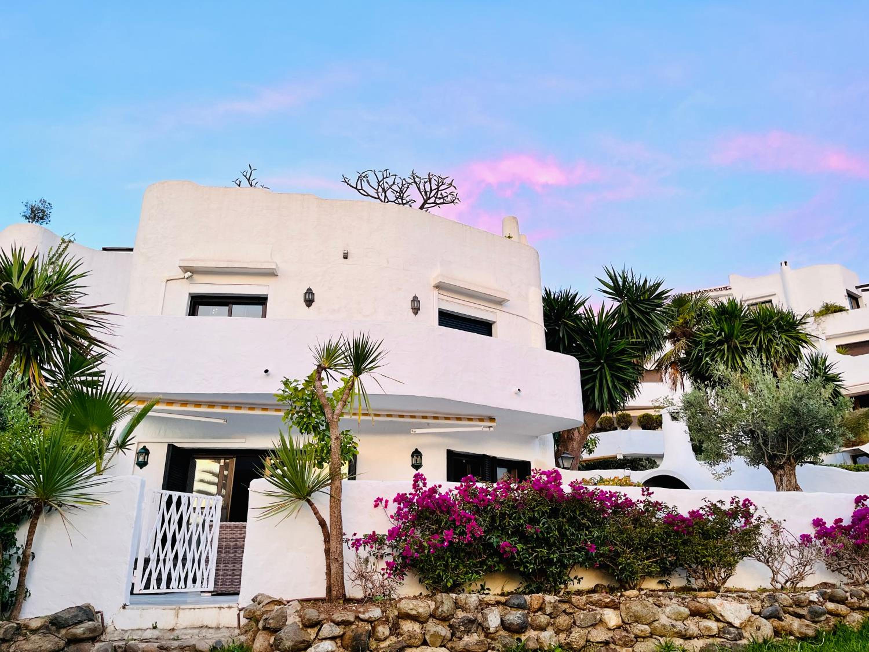 Superb Townhouse in Golden Mile photo 4