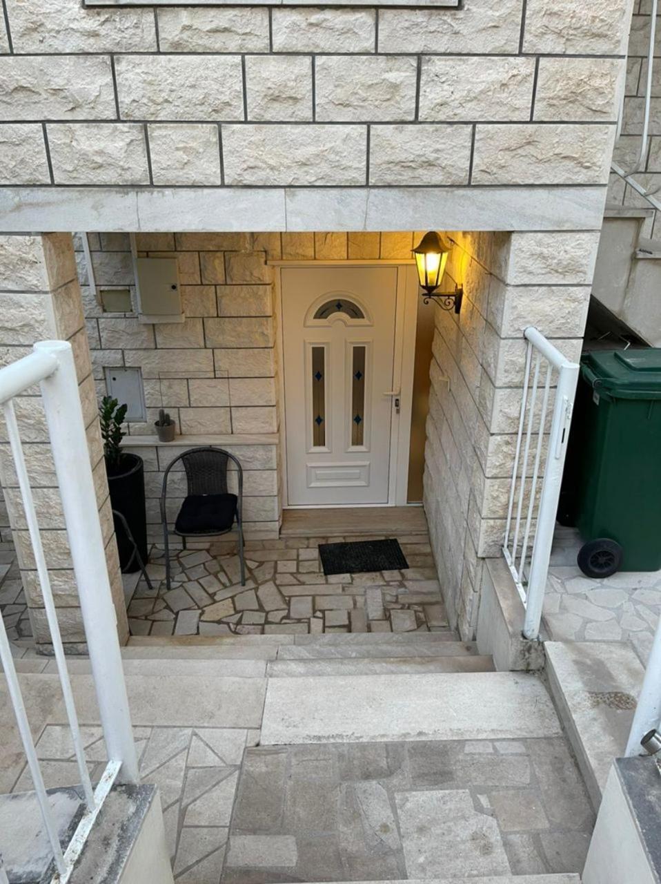Spacious Apartment with 2 Bathrooms, Near Beach and Center view 2