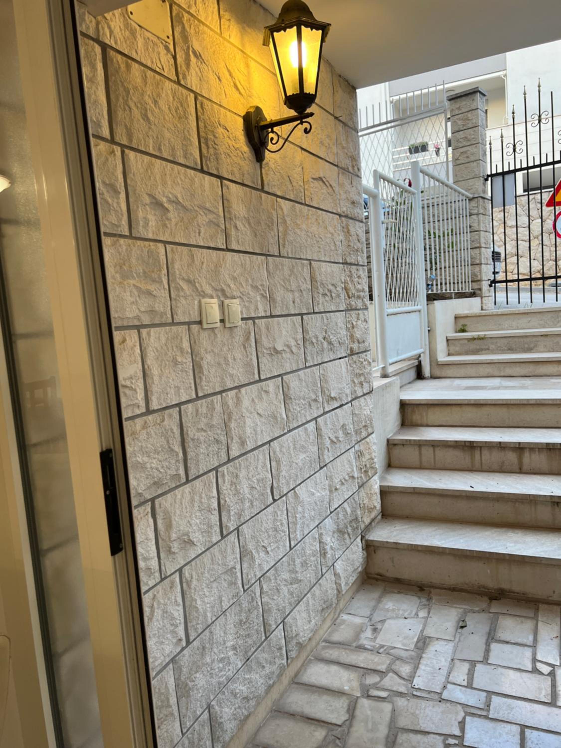 Spacious Apartment with 2 Bathrooms, Near Beach and Center view 3