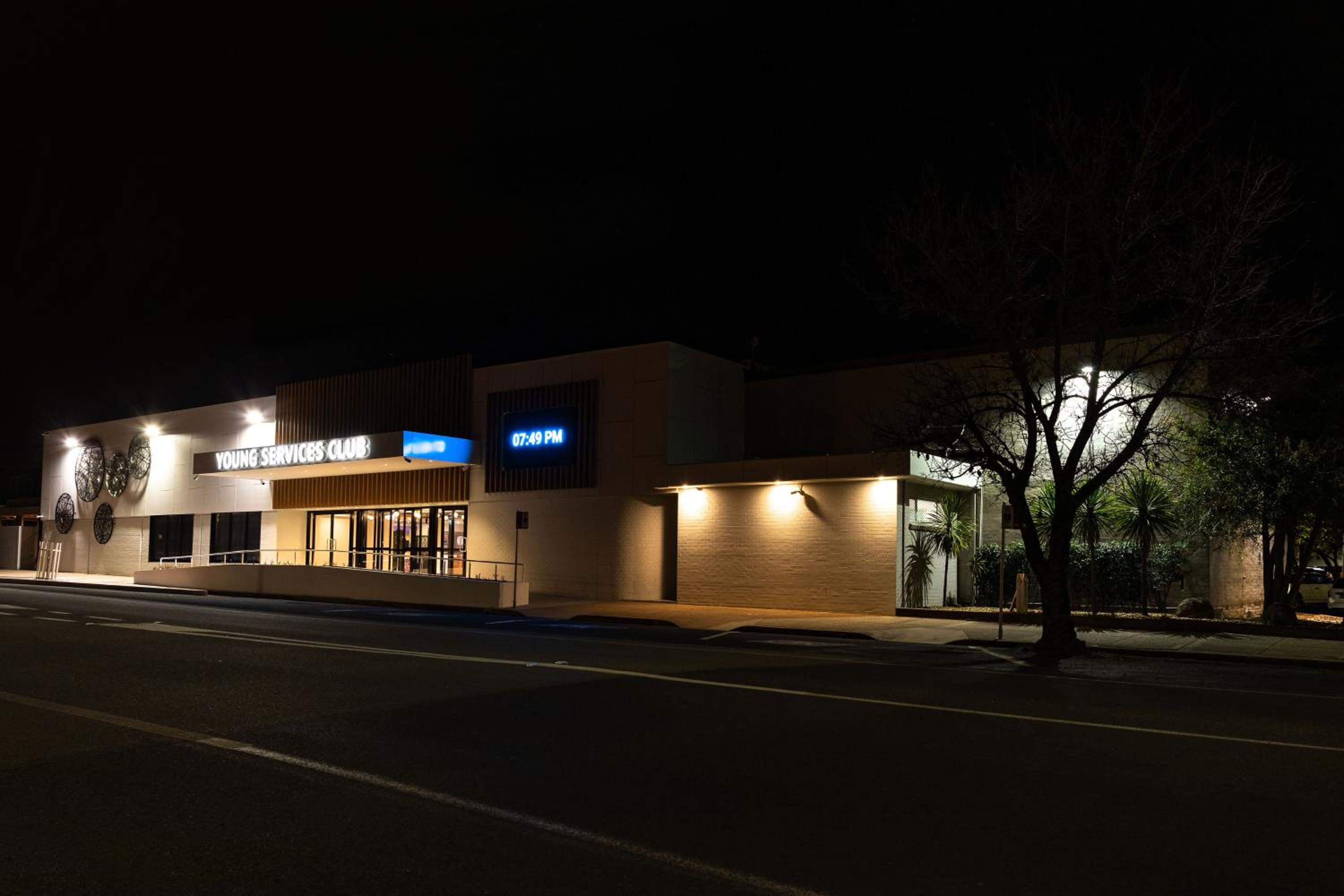 Young Federation Motor Inn and Services Club