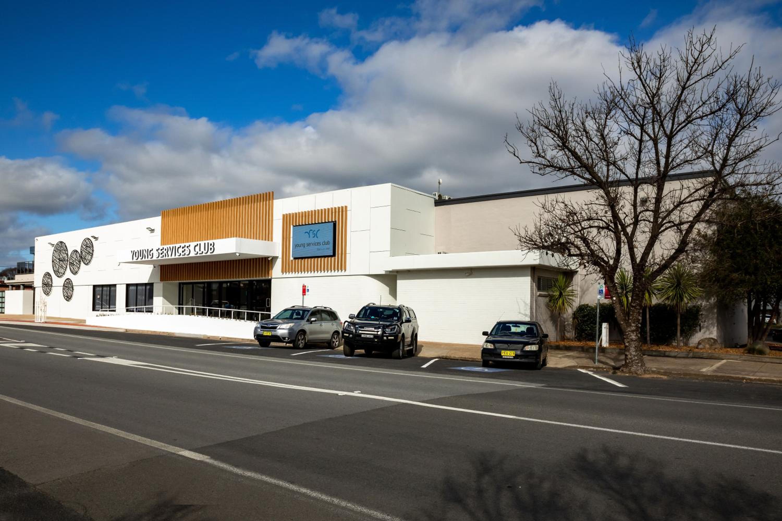 Young Federation Motor Inn and Services Club