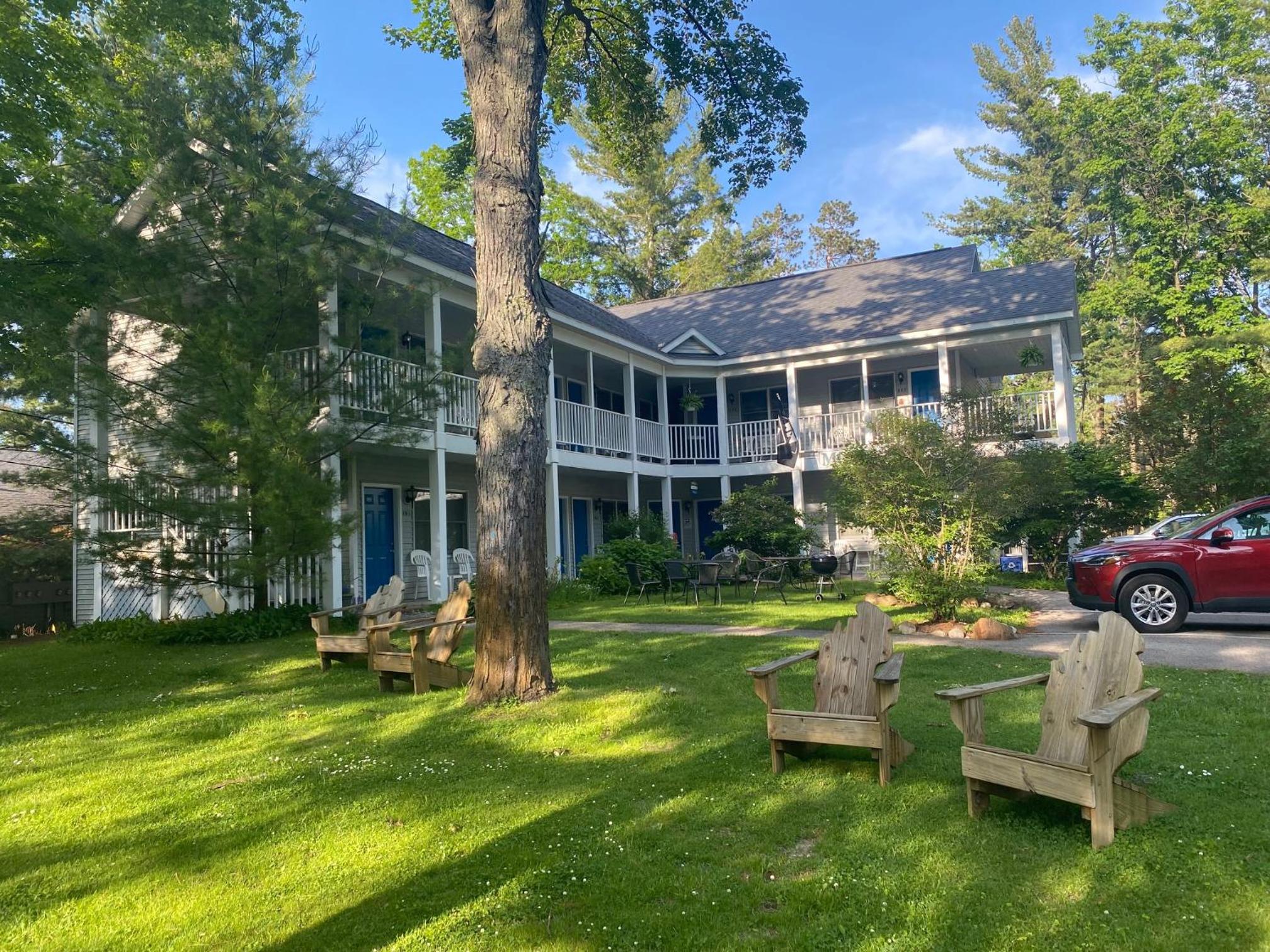 M22 Inn Glen Arbor