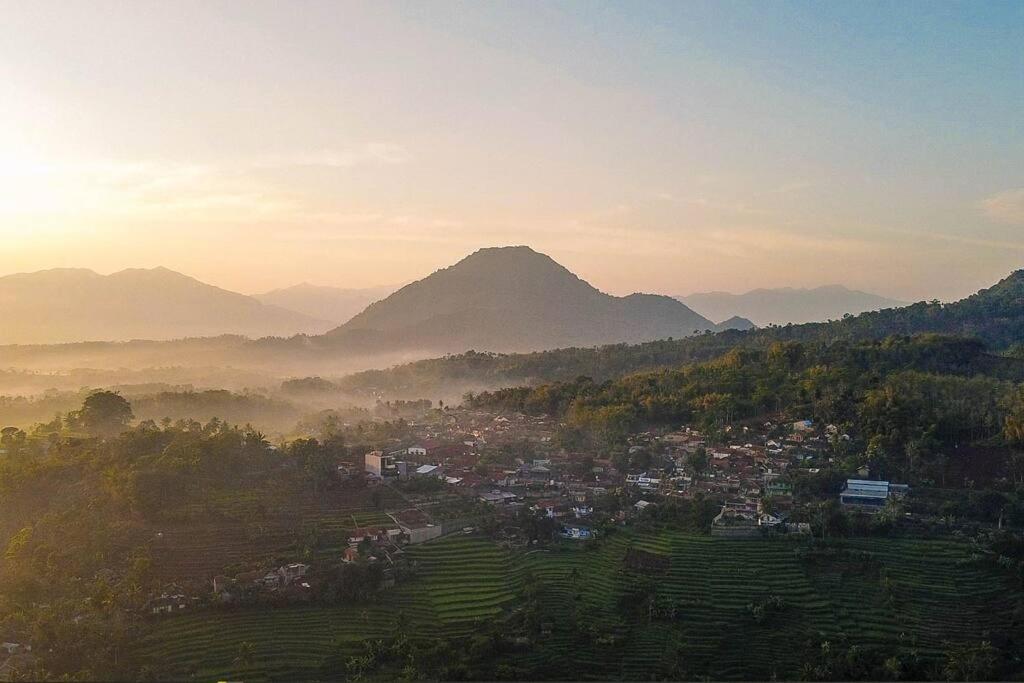 Villa Cetok Syariah - Nuansa Pedesaan view 3