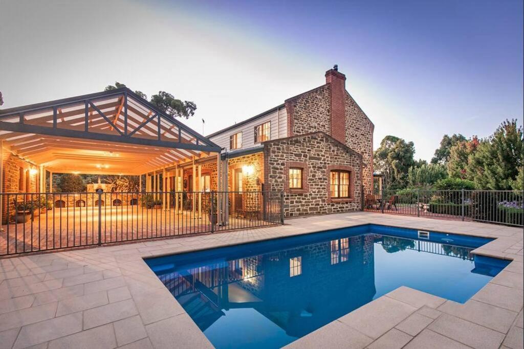 Hahndorf Luxury Retreat 5 bedrooms for 12 guests