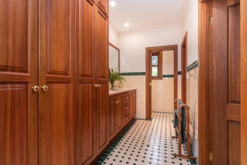 Hahndorf Luxury Retreat 5 bedrooms for 12 guests