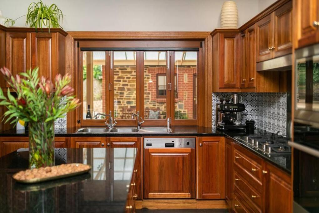 Hahndorf Luxury Retreat 5 bedrooms for 12 guests