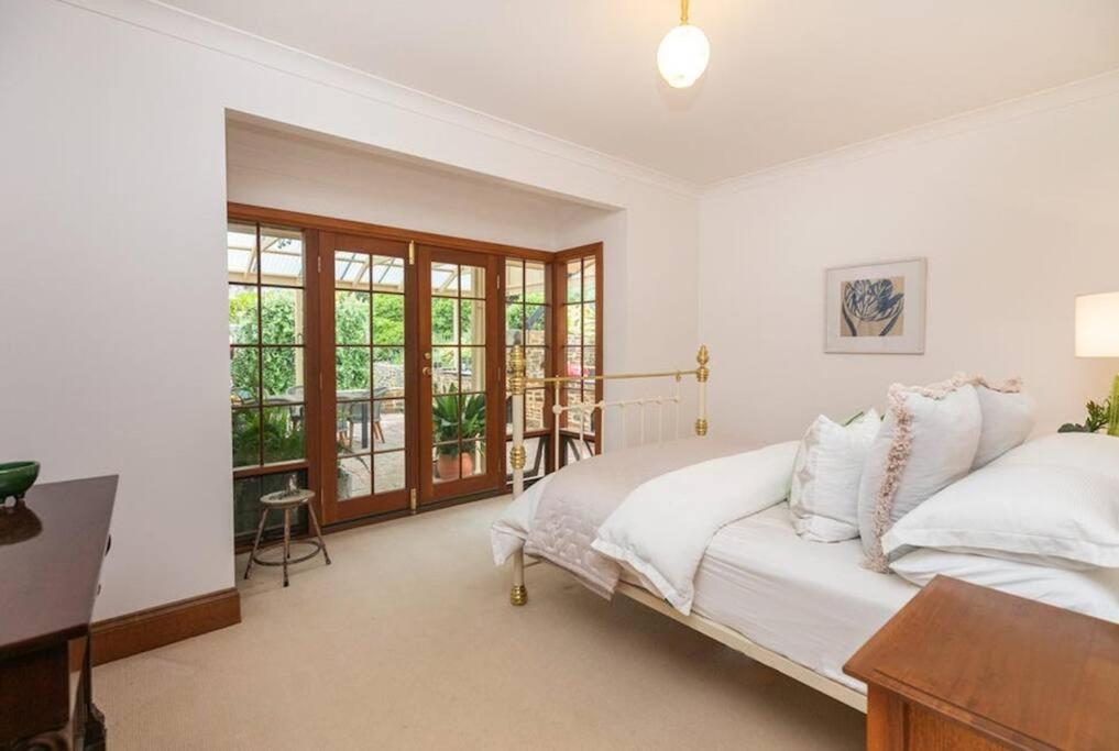 Hahndorf Luxury Retreat 5 bedrooms for 12 guests