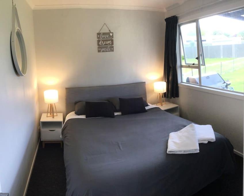Black Beauty - Spacious Family Retreat for 12 with Spa view 3