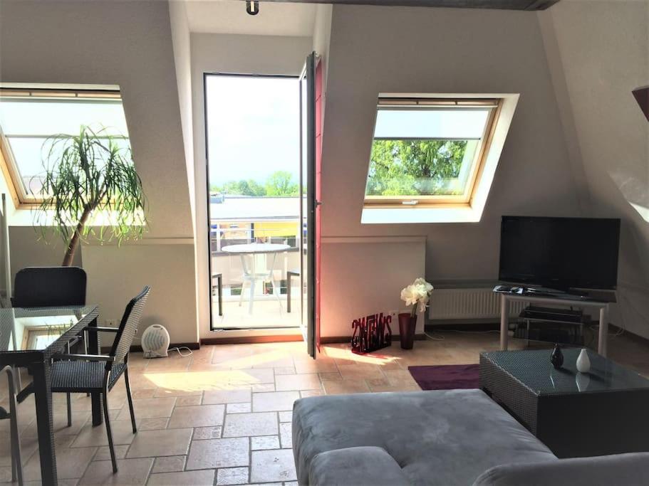 Beautiful Top Floor Apartment with Lake View