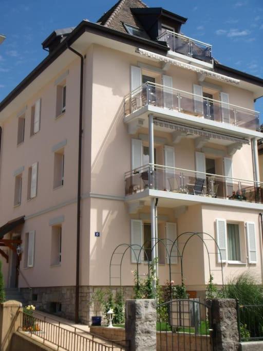 Beautiful Top Floor Apartment with Lake View