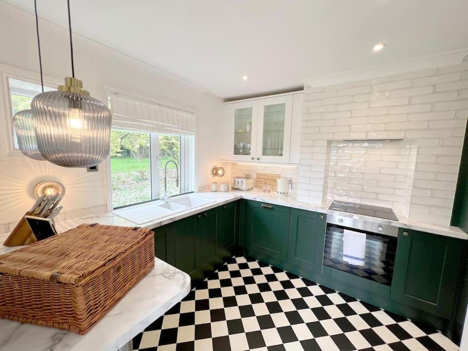 Magnolia Cottage - Kent view 3