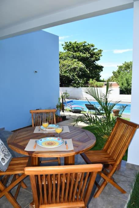 YLANG YLANG, studio de charme - piscine et parking view 2