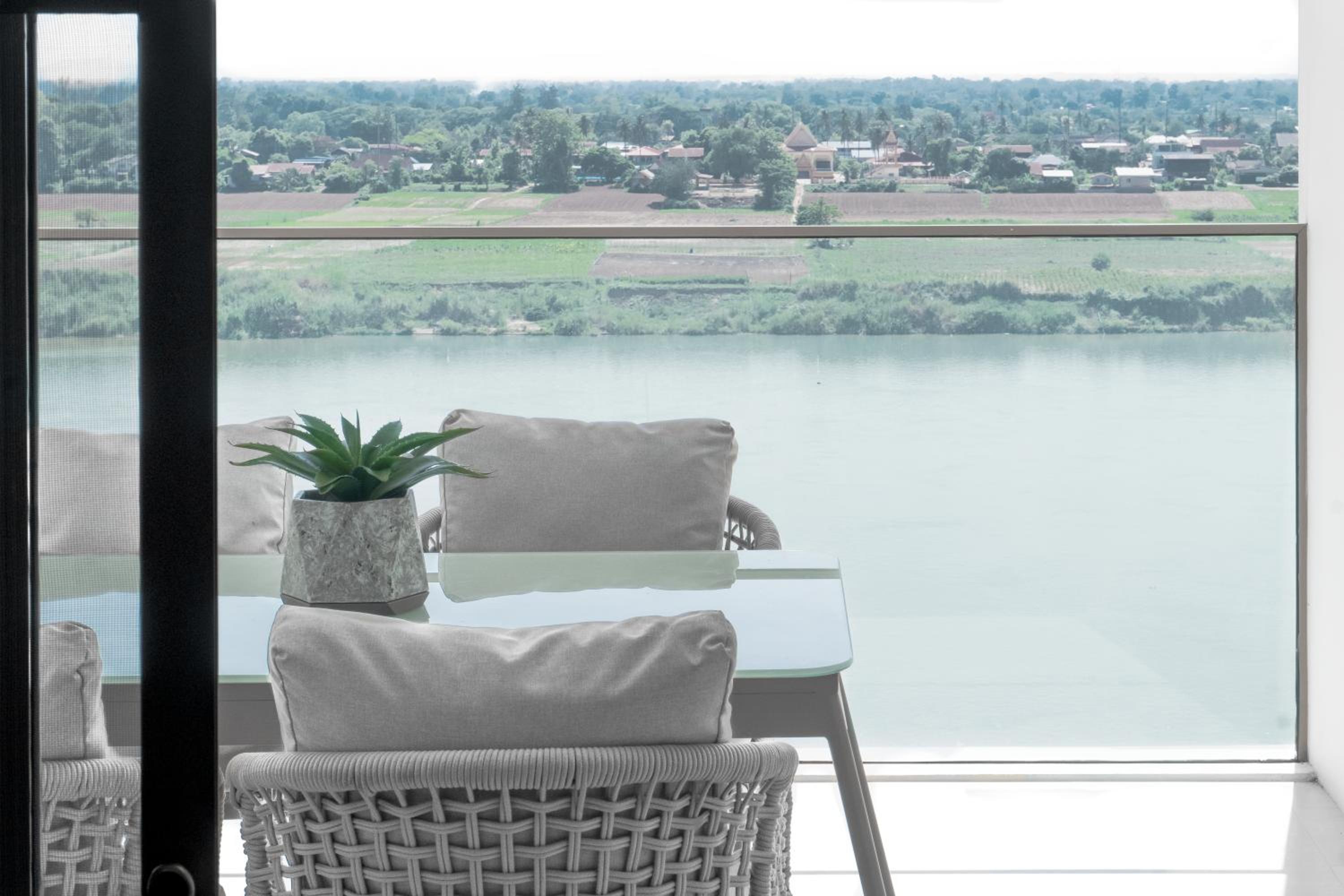 Riverfront Apartments Vientiane