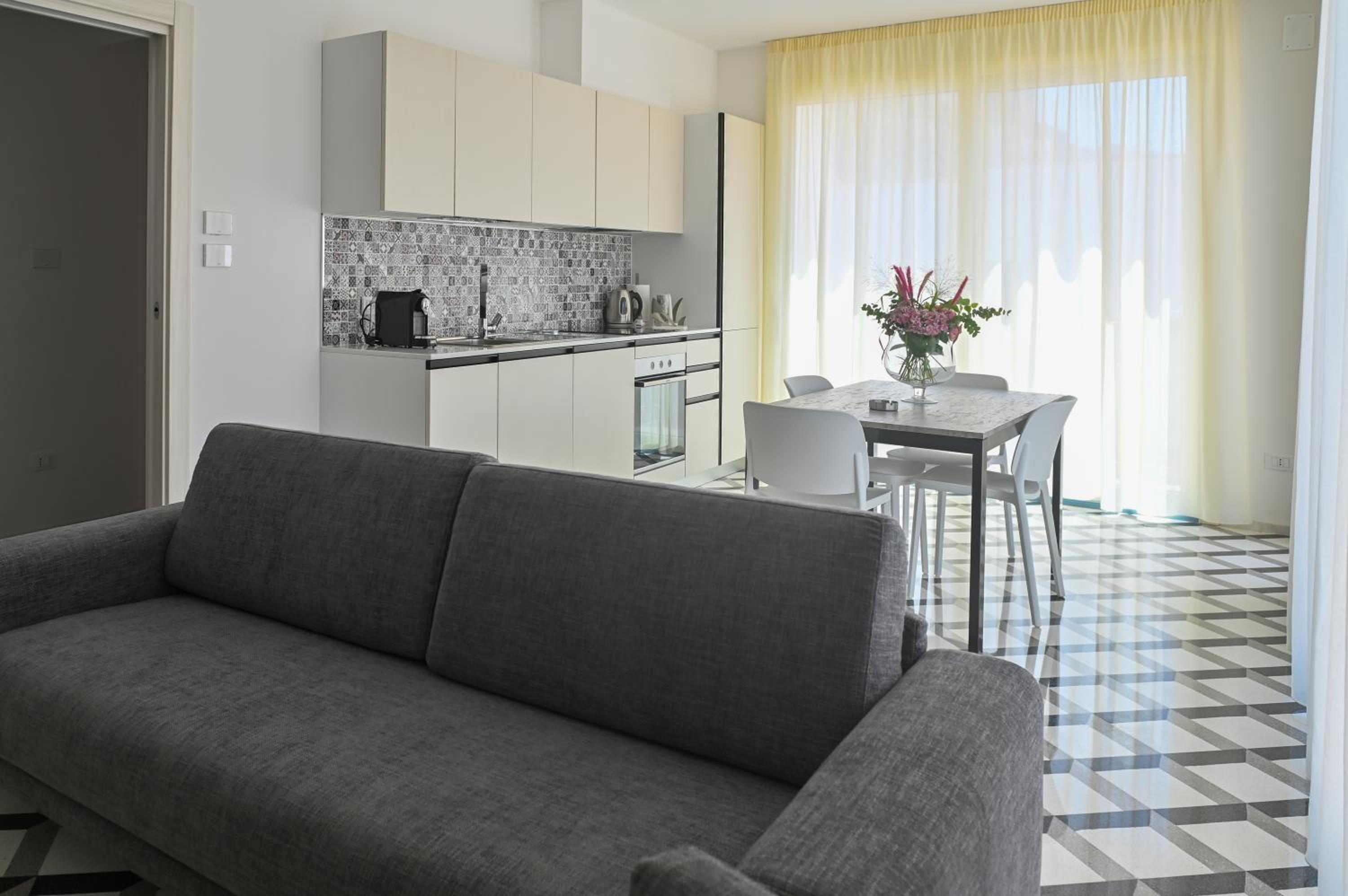 Perle Marine Suite Apartments