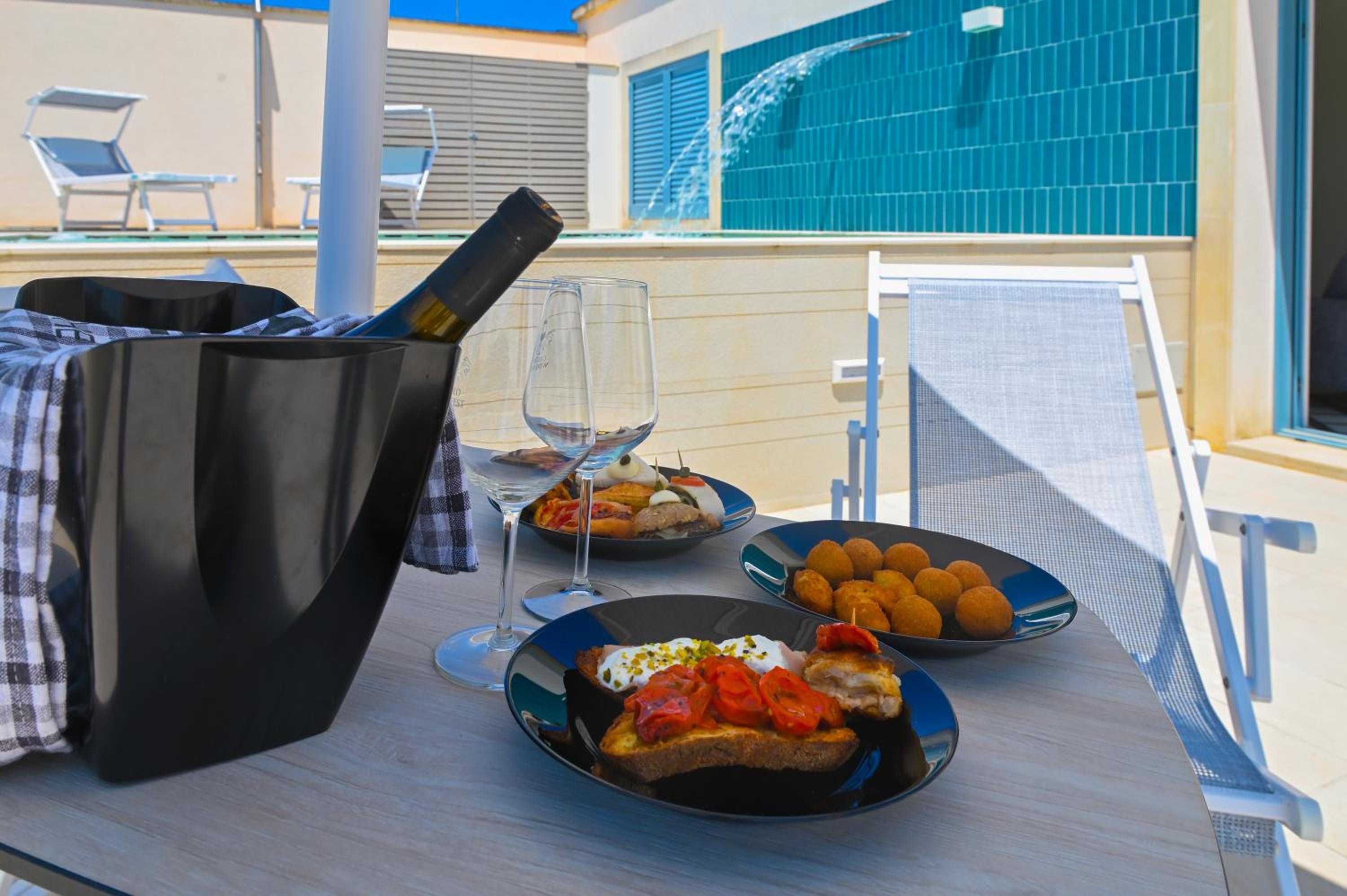 Perle Marine Suite Apartments