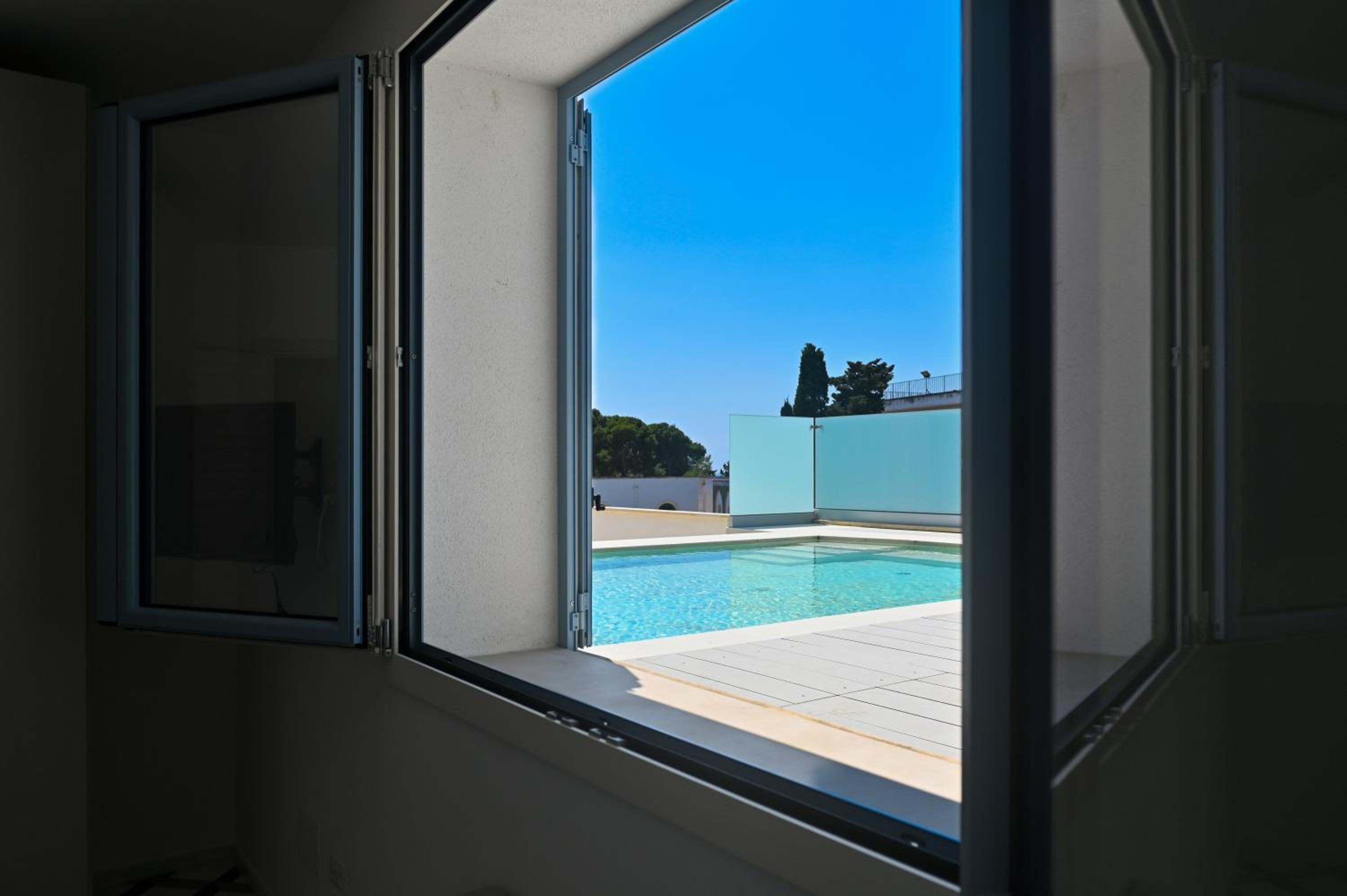 Perle Marine Suite Apartments