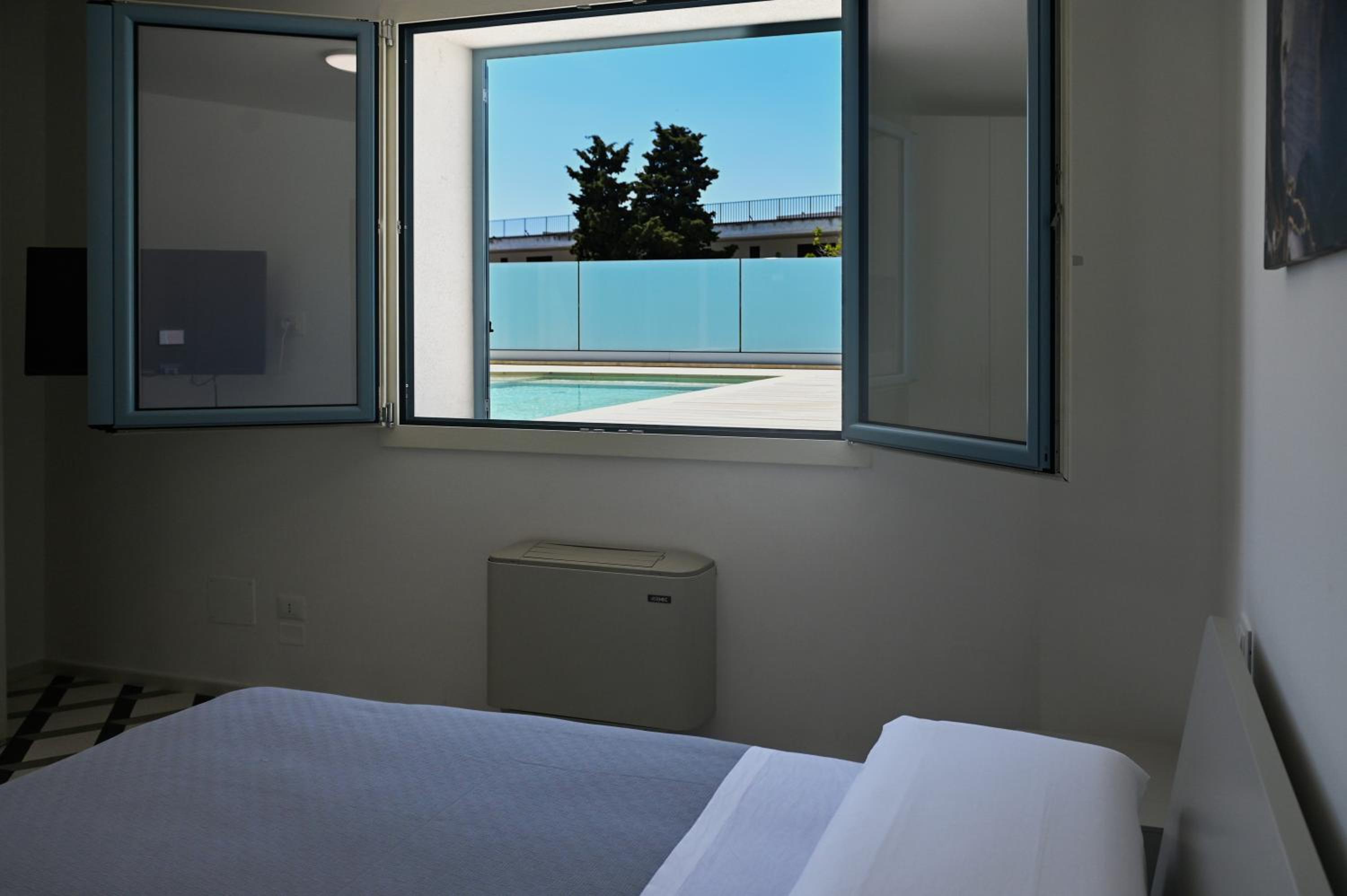Perle Marine Suite Apartments